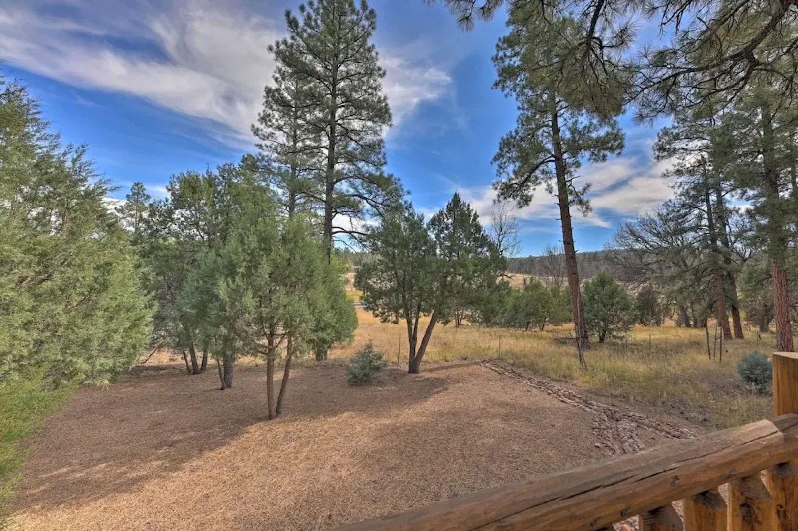 < 4 Mi to Fool Hollow Lake: Cabin w/ Tranquil Deck