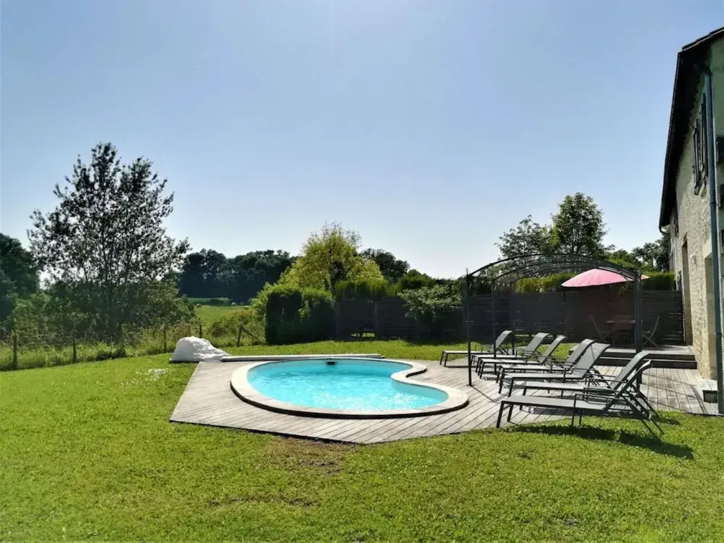 Villa in France With Private Pool & Garden