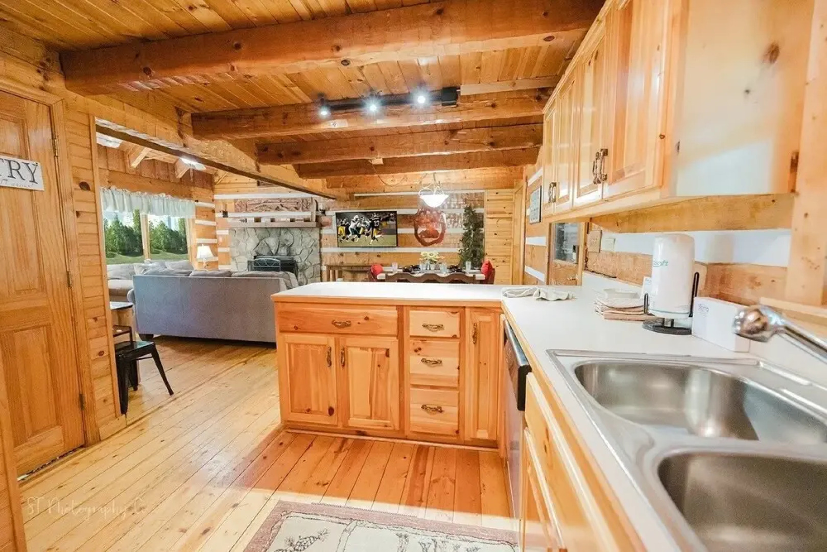 A Slice Of Heaven 2 Bedroom Cabin by RedAwning