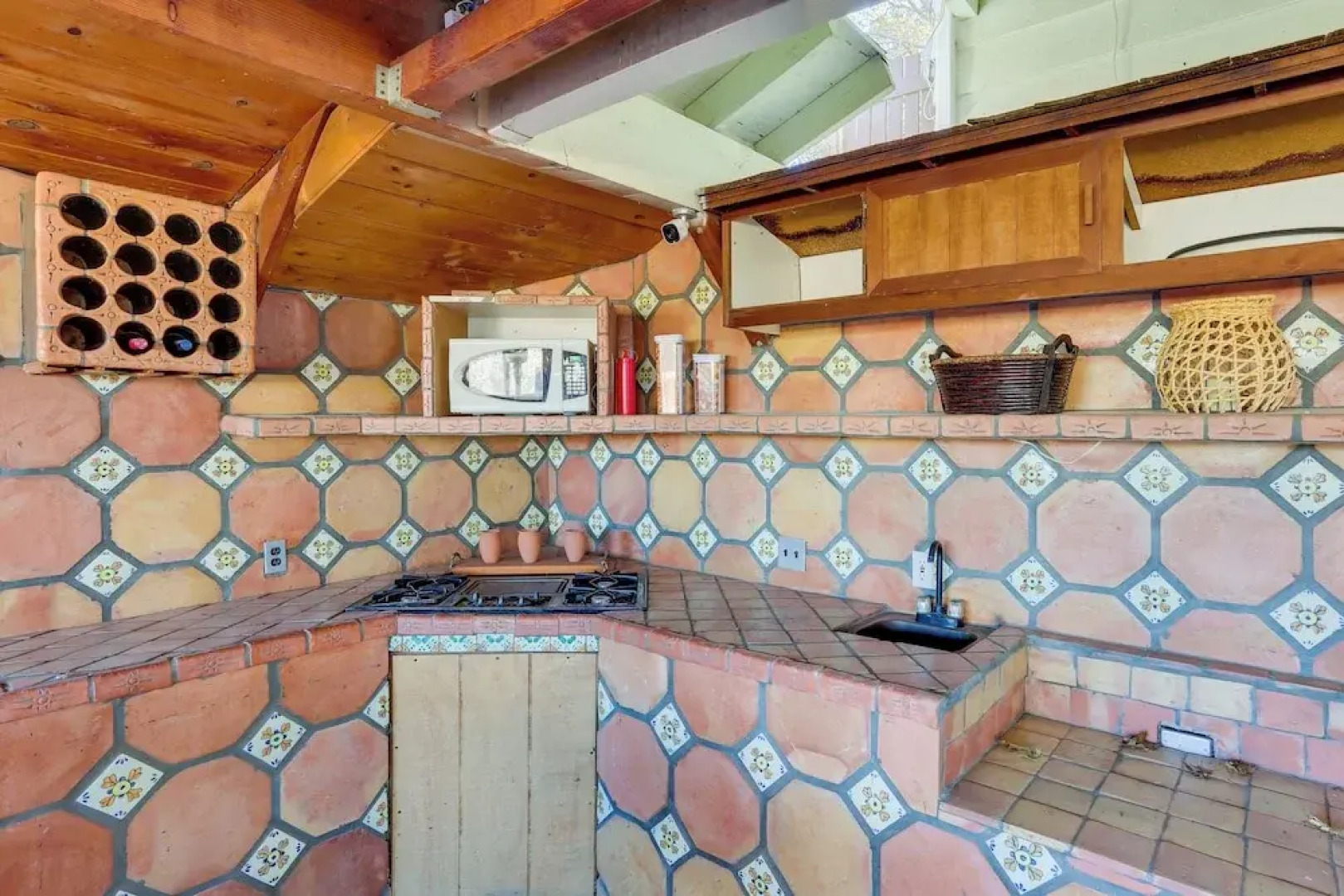 Spacious Crestline Retreat: 1 Mi to Lake Gregory