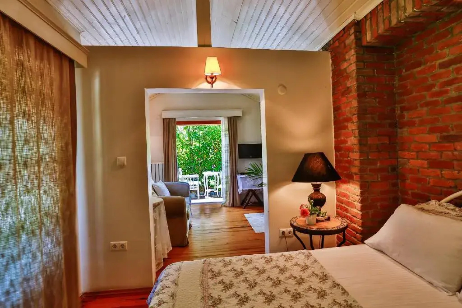 Tranquilla River Lodge - Adults Only