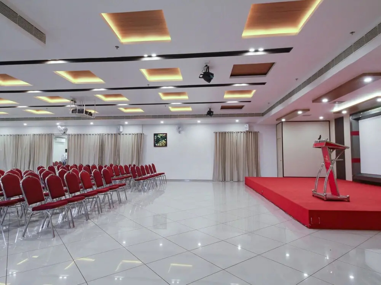 Capital O 29700 Le Moshe Inn