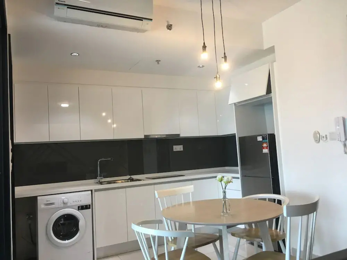 Almas Puteri Harbour by Oca Host