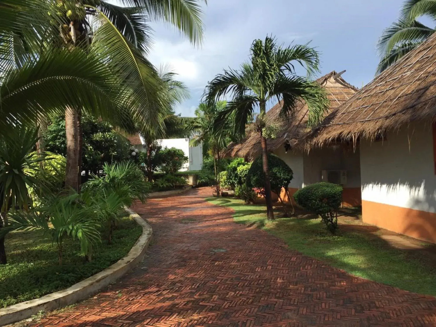 Lawana Escape Beach Resort