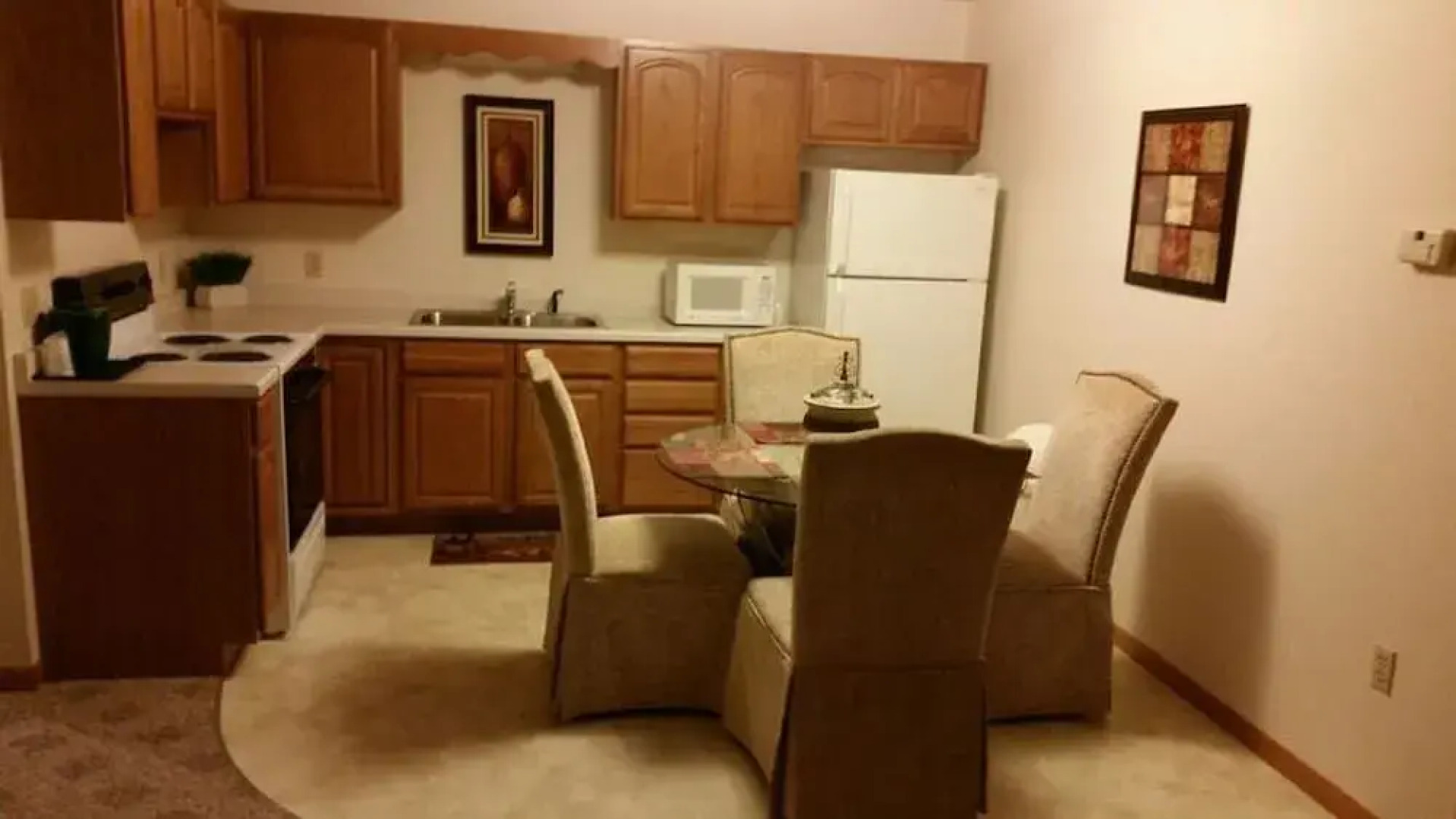 Budget Host Inn & Suites