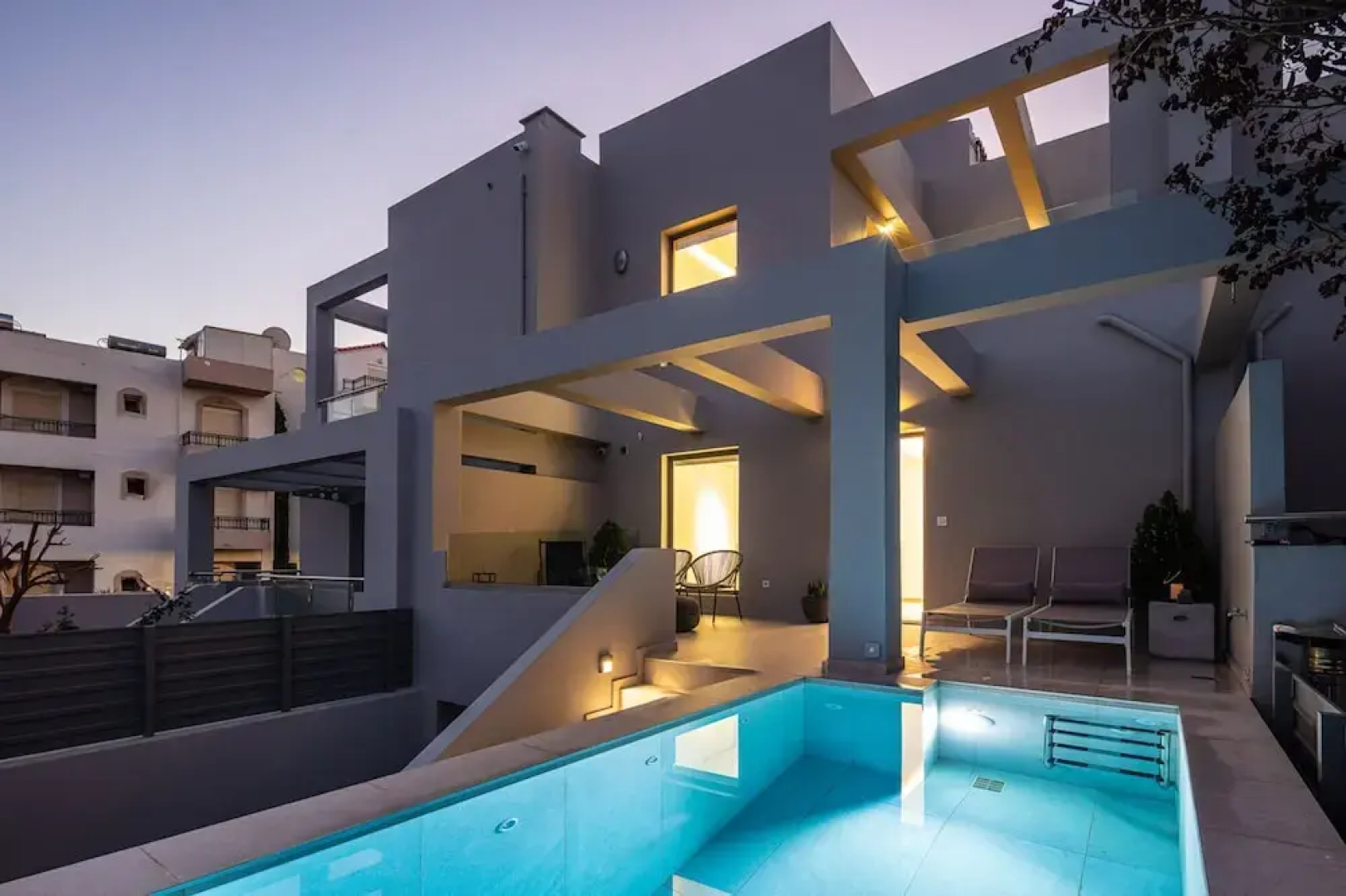 Akonizia Luxury House - With Private Swimming Pool
