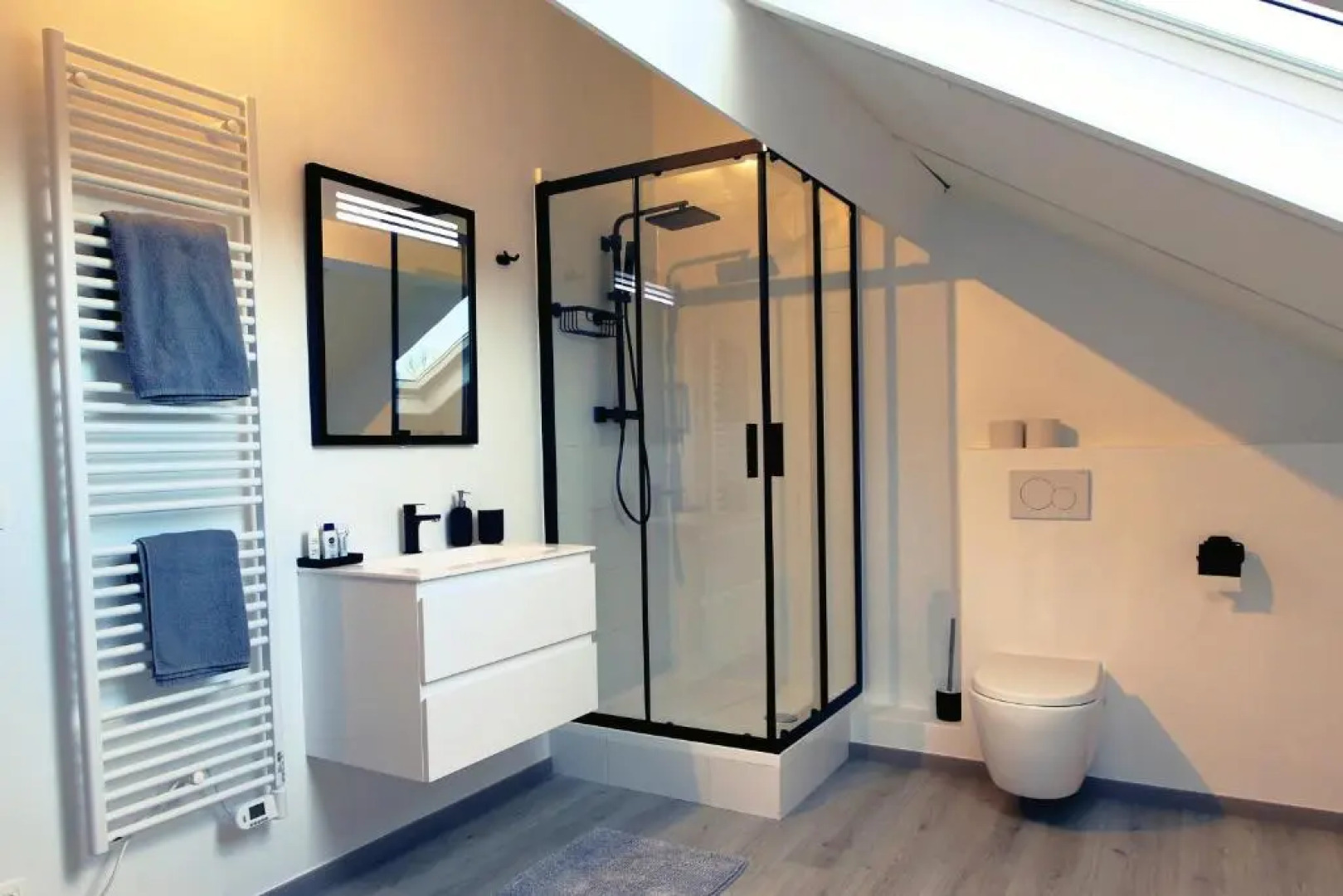 Apartment with One Bedroom in Waterloo, with Wifi