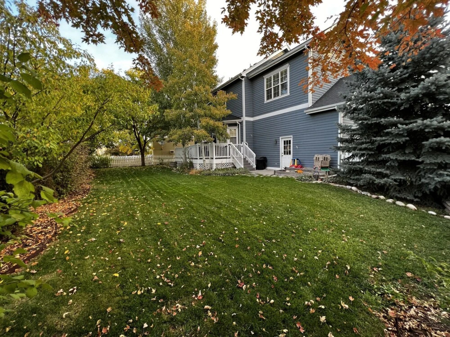 Fabulous Family-friendly Retreat by Windsor Lake!