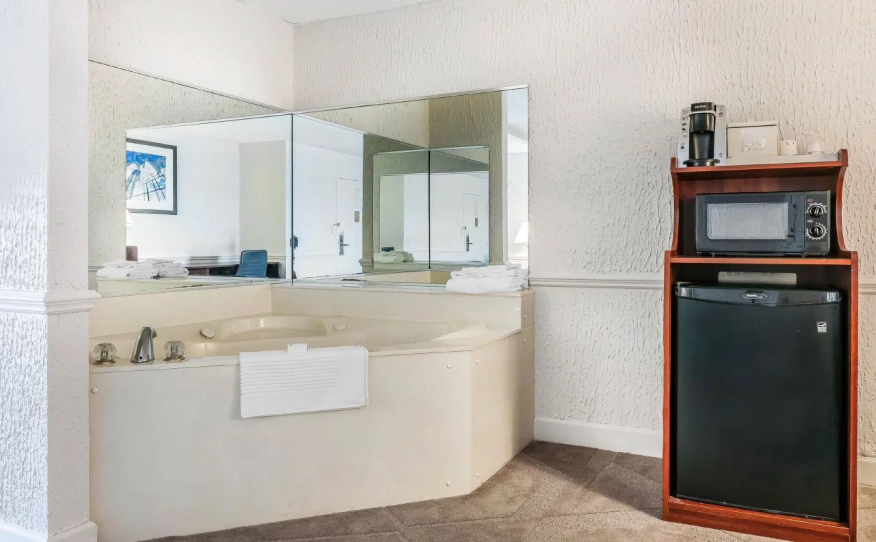 The Blu Hotel Blue Ash Cincinnati, an Ascend Collection Hotel