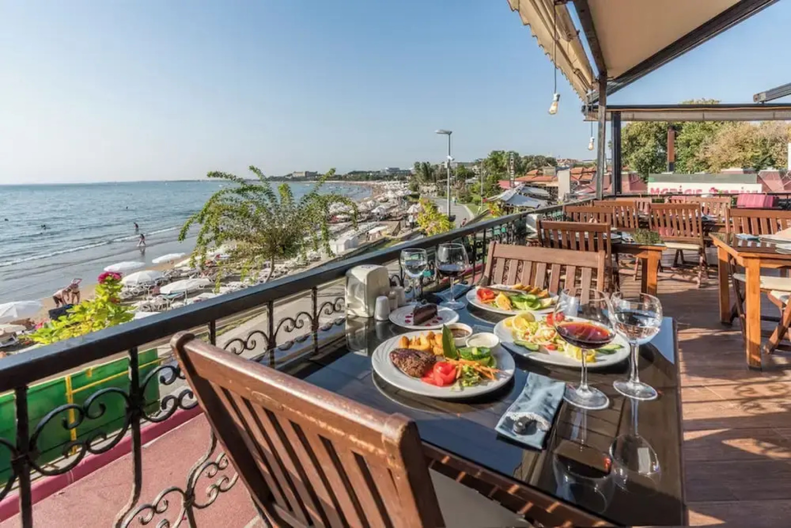 Tropic Beach Club Side