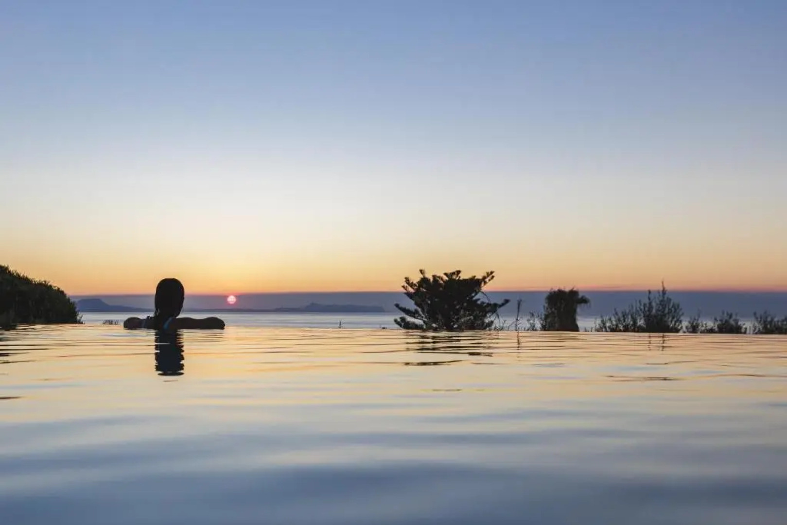 Bohemian Villas with Private Infinity Pool, Jacuzzi & Seaview, 15min from City Center