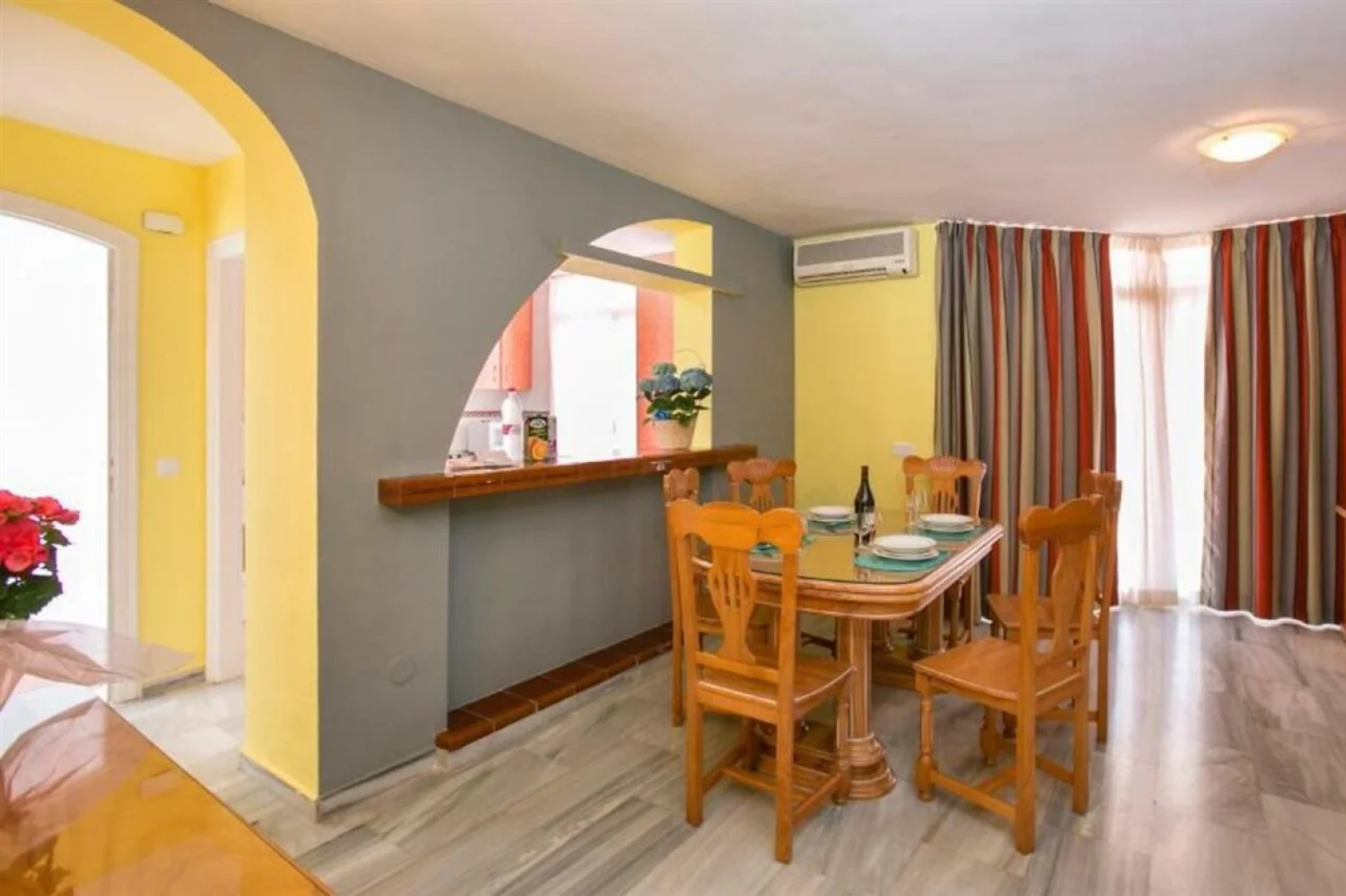 Apartamentos Ona Campanario