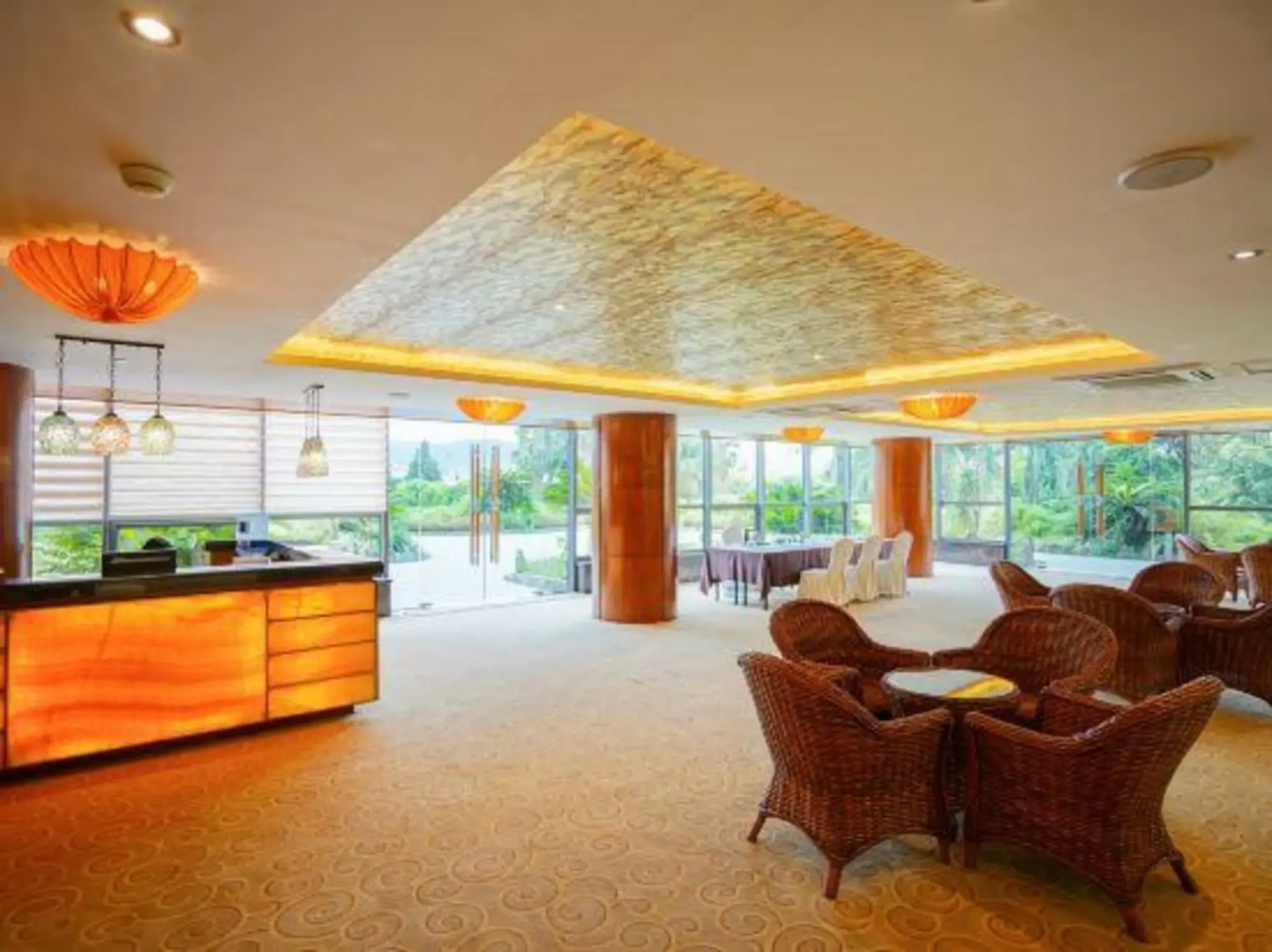 Huquan Hongyan Hotel