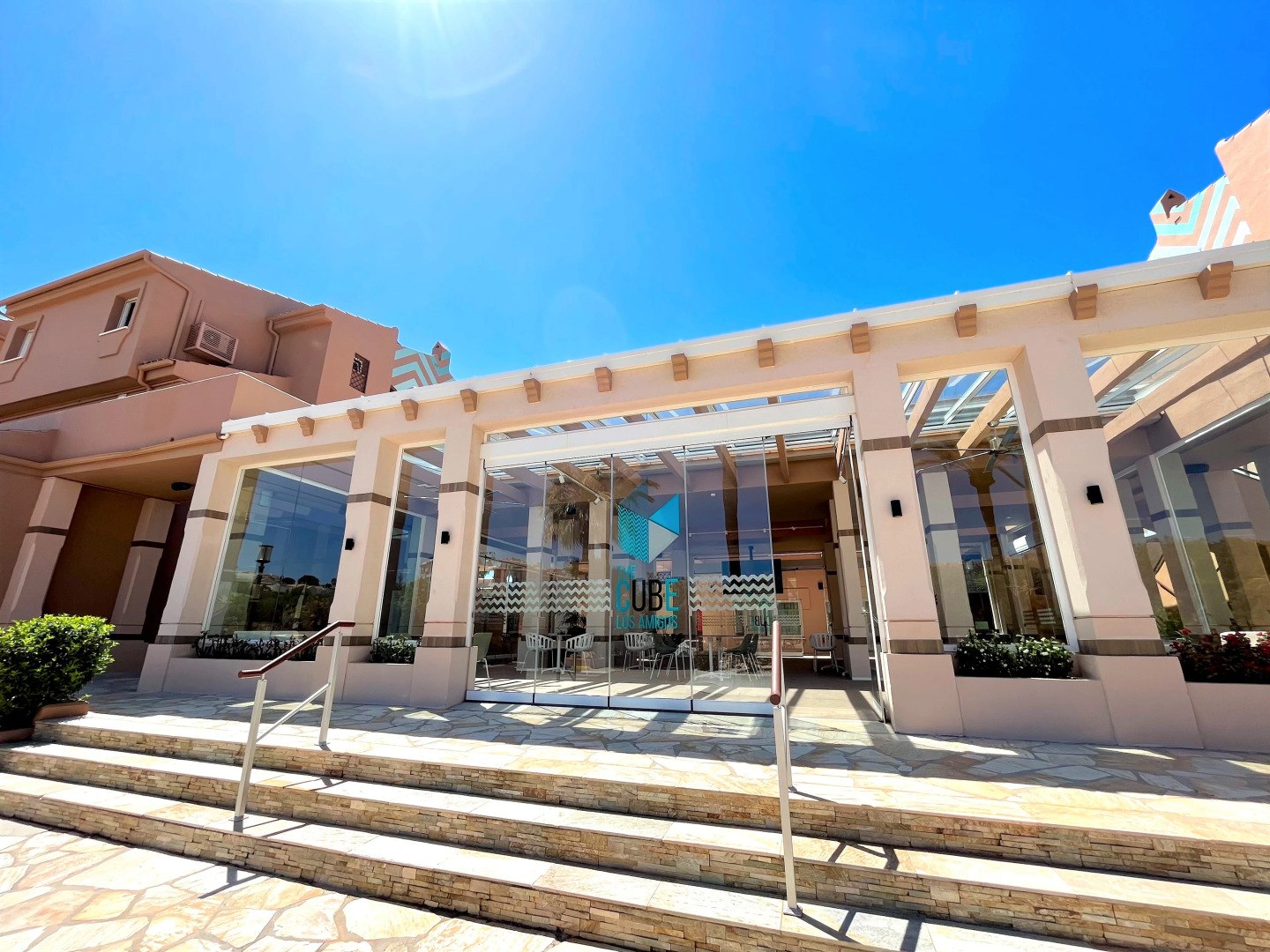 Отель Los Amigos Beach Club