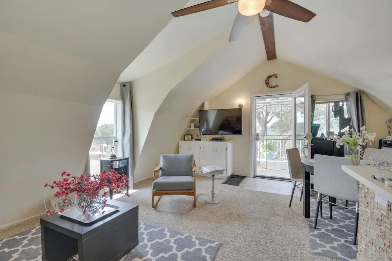 Mariposa Home: Furnished Patio & Sierra Mtn Views