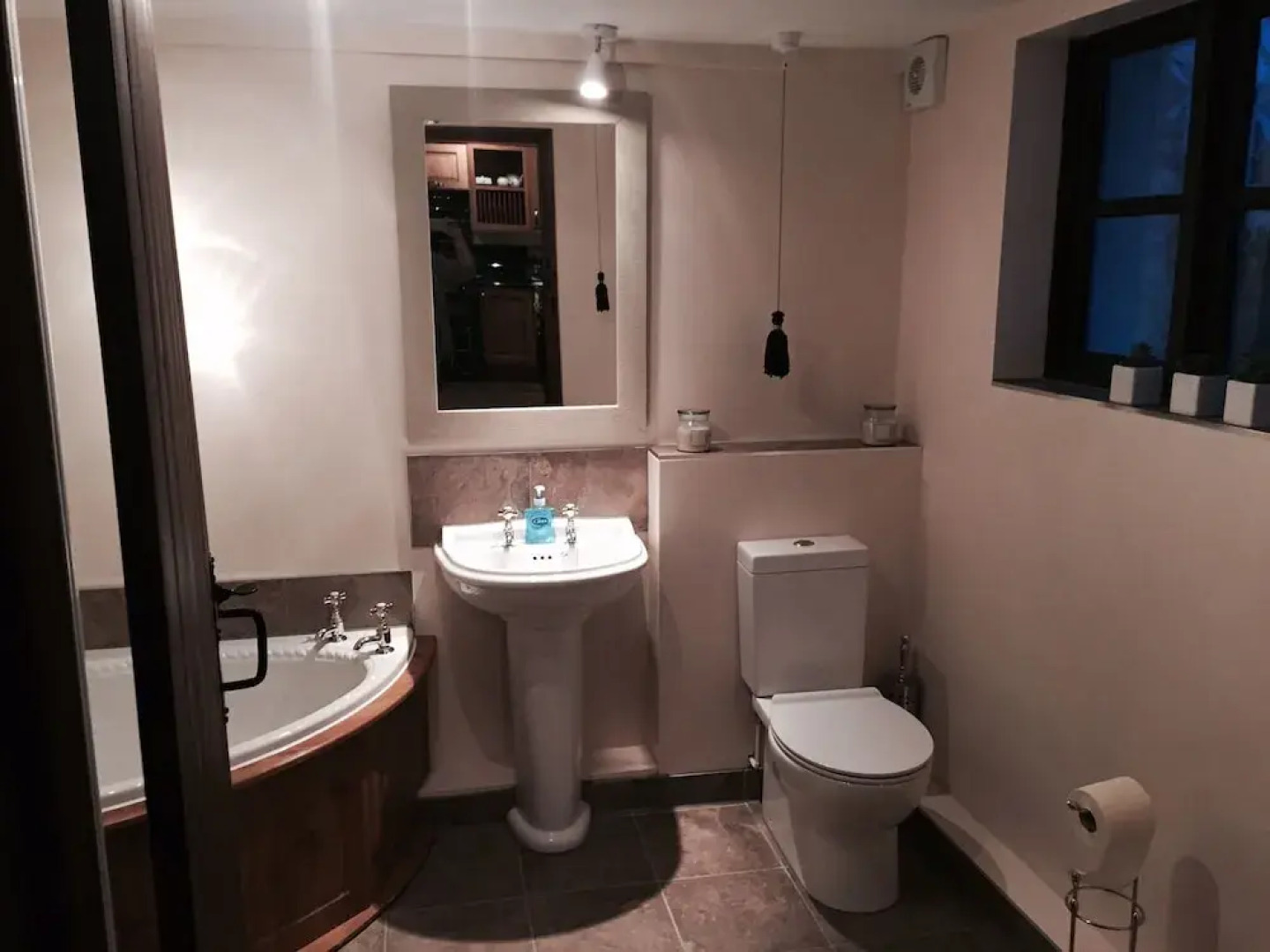 Impeccable 2-bed Cottage Near Betws y Coed