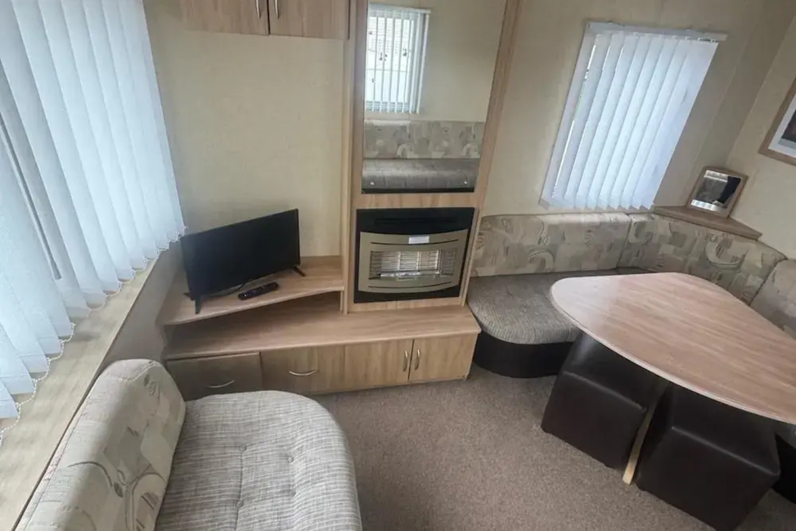 3 Bed Caravan - Sleeps 8 - Pets - Parking