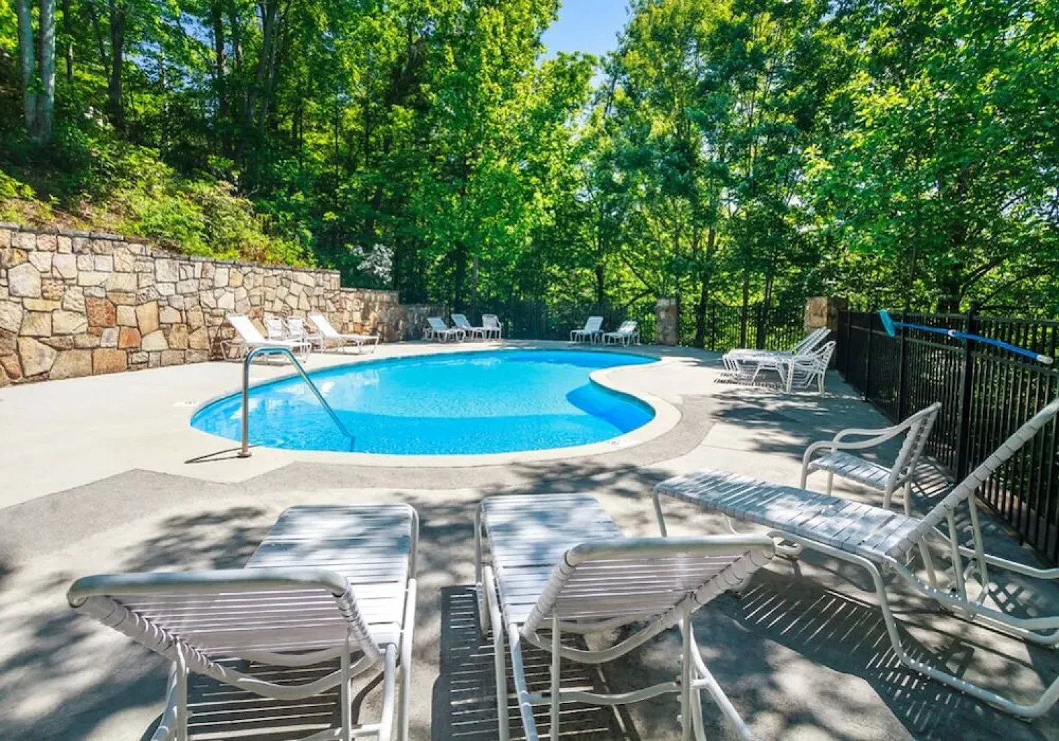 Resting Bears - Three Bedroom Cabin