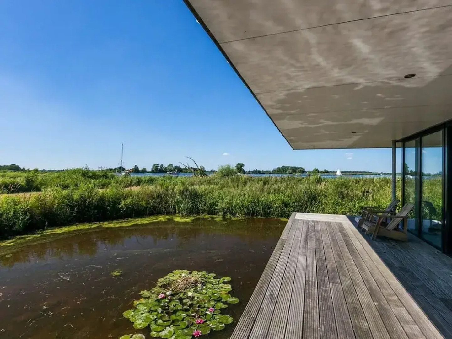 House Boat in Goengahuizen With Sauna