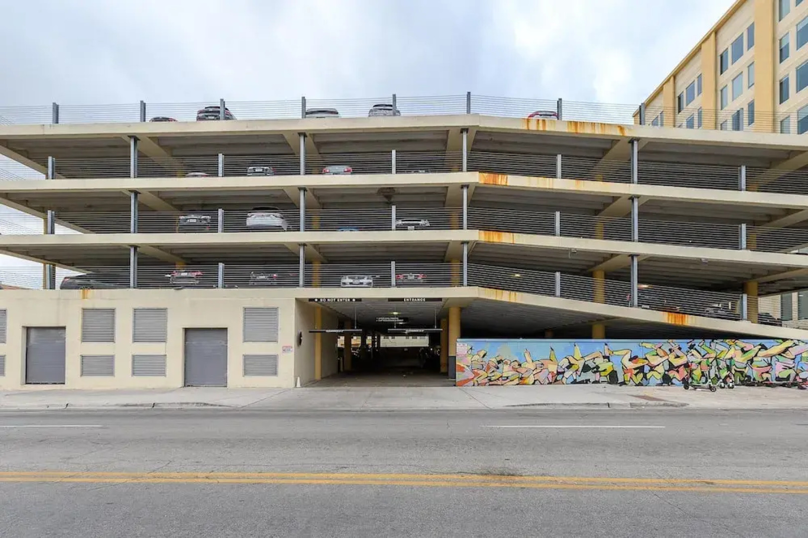 Downtown Dallas Apartments by Hosteeva