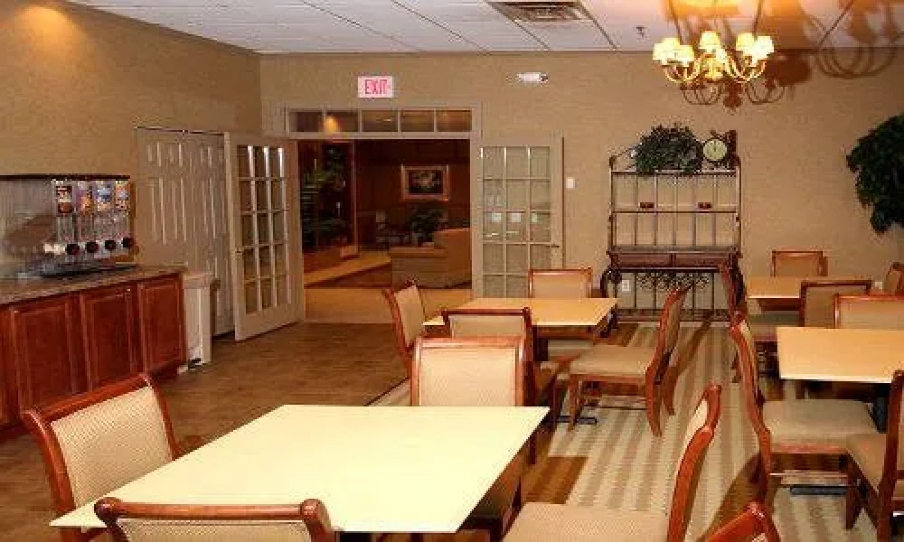 Elwood Hotel & Suites