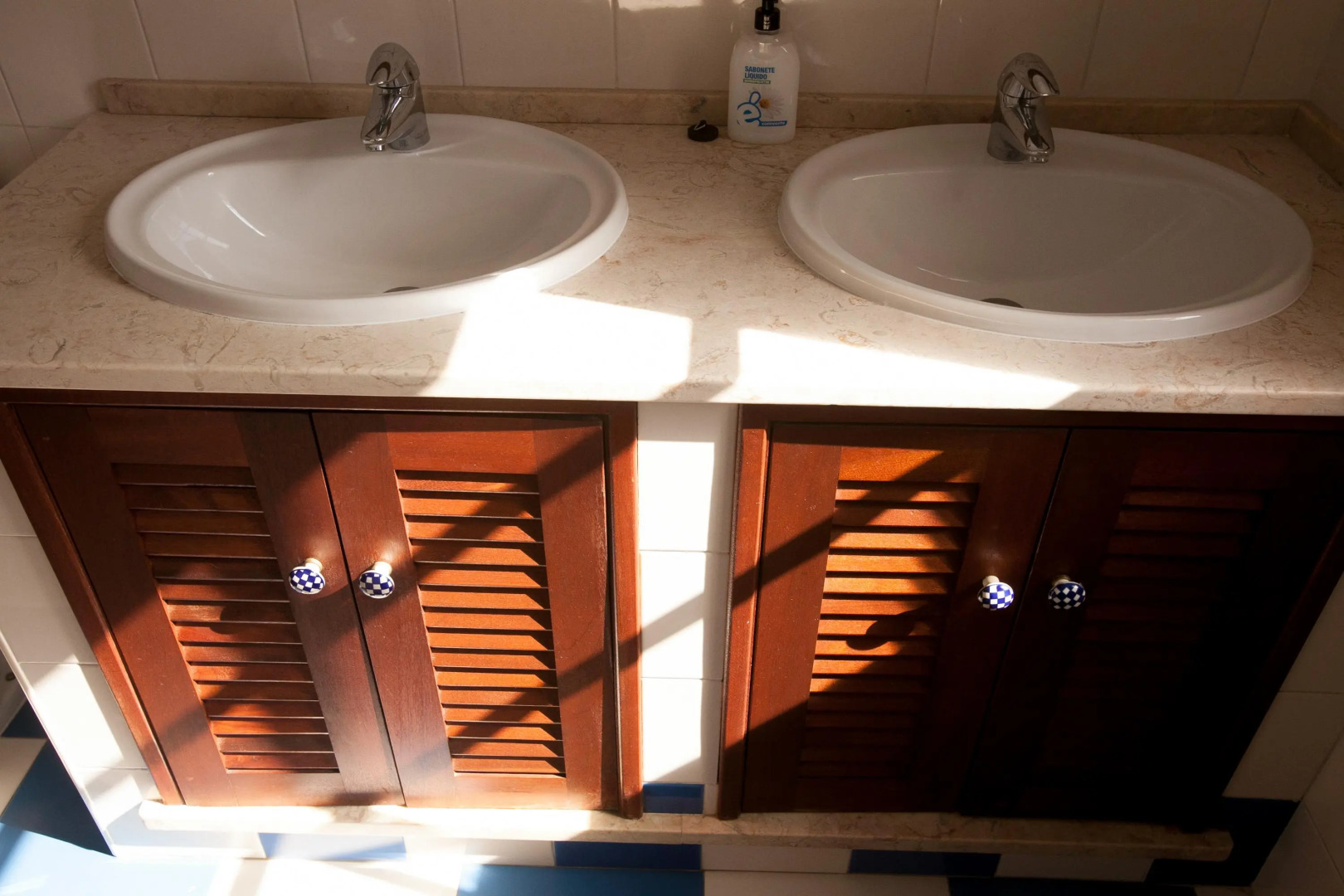 Ericeira Chill Hill Hostel & Private Rooms - Peach Garden