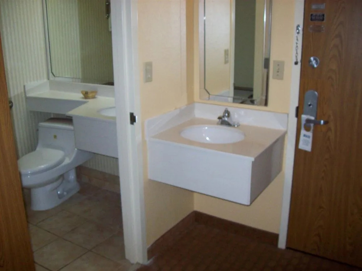 Richmond Suites Hotel