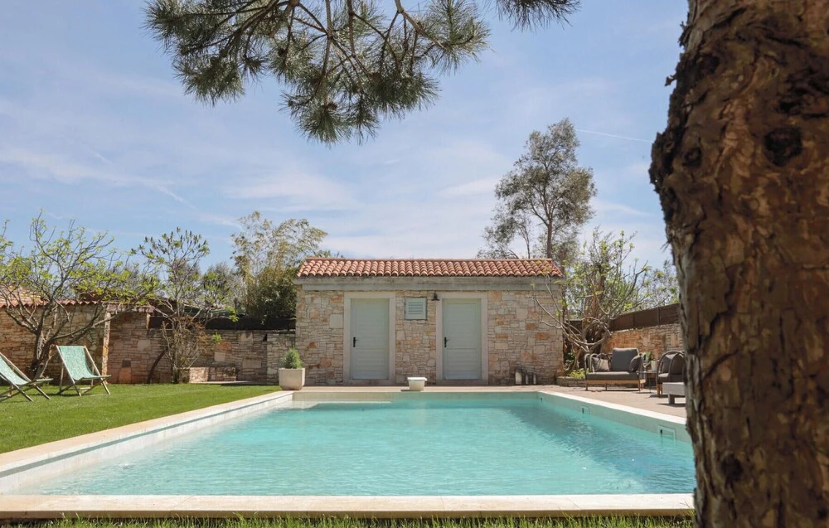 Stunning Home in Liznjan With Sauna, Wifi and 4 Bedrooms