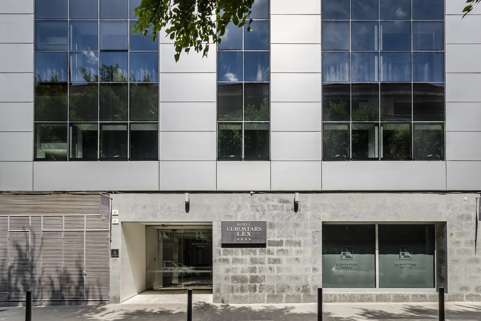 Отель Ikonik Lex