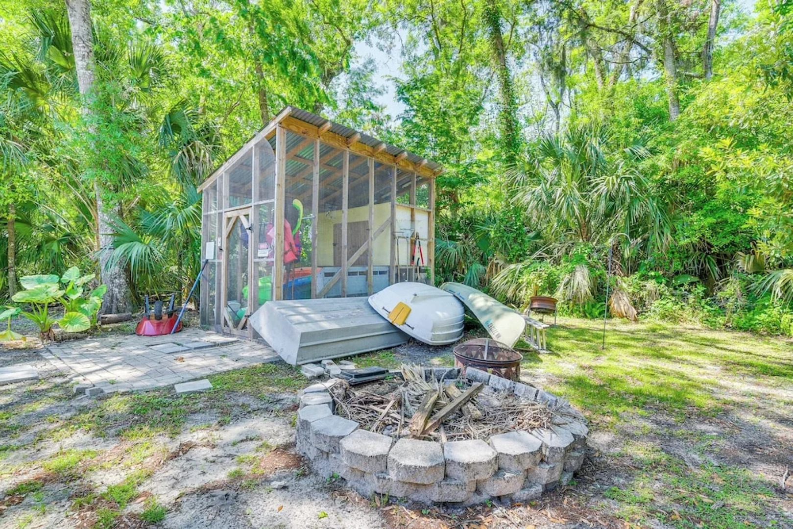 Lovely Crystal River Home w/ Lanai & Pool!