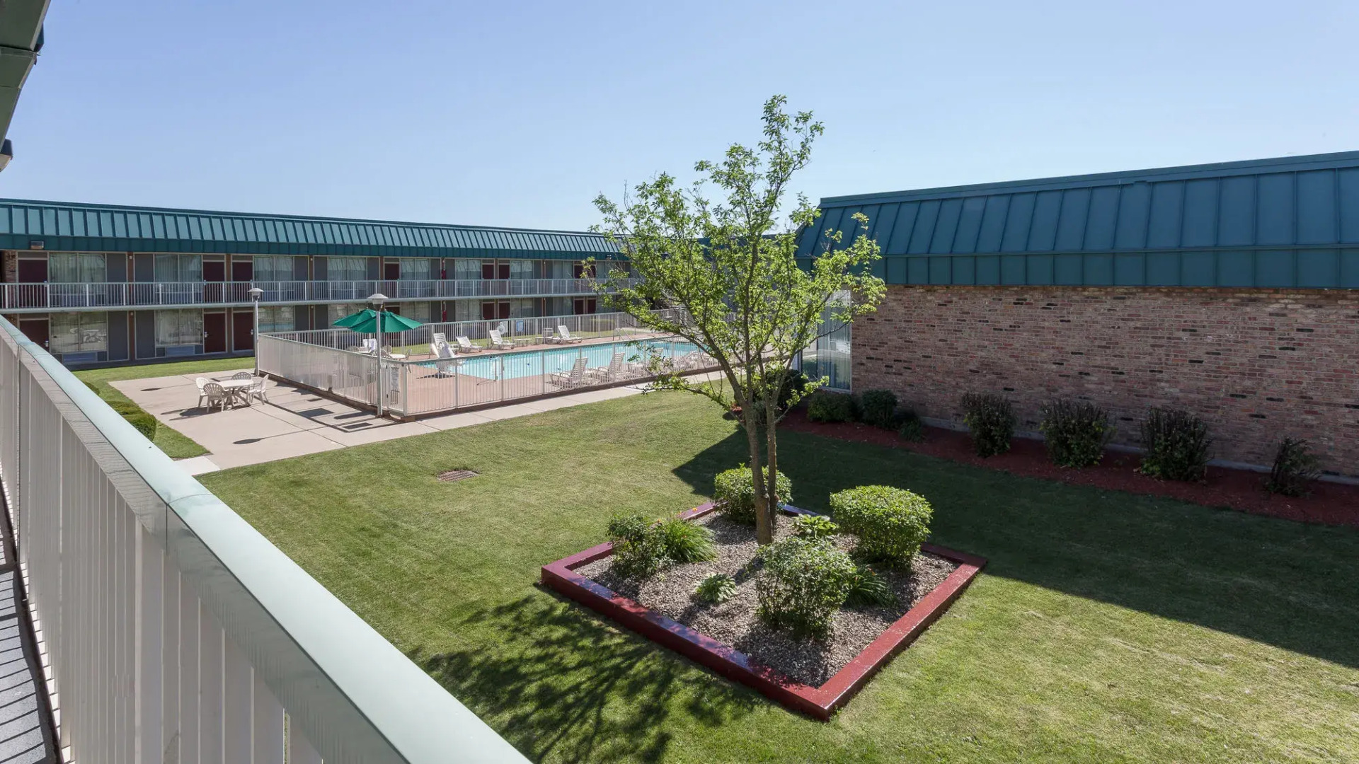 Red Roof Inn & Suites DeKalb