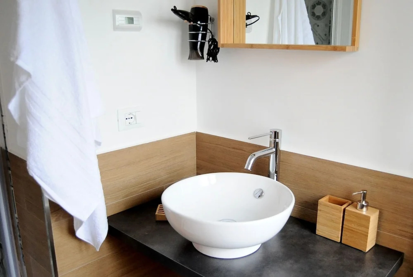 The Corner 180 Suite