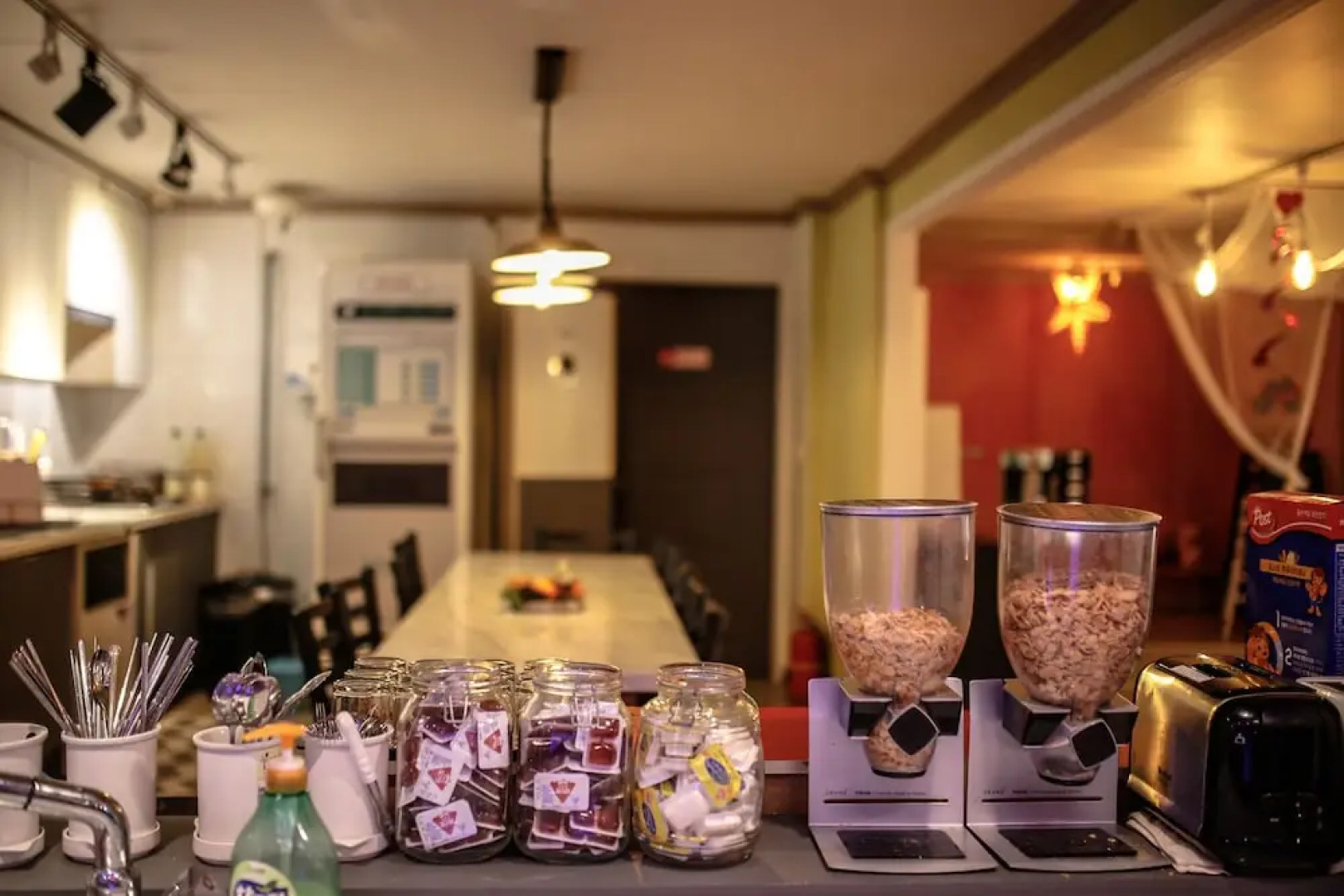 Across the Street Guesthouse - Hostel