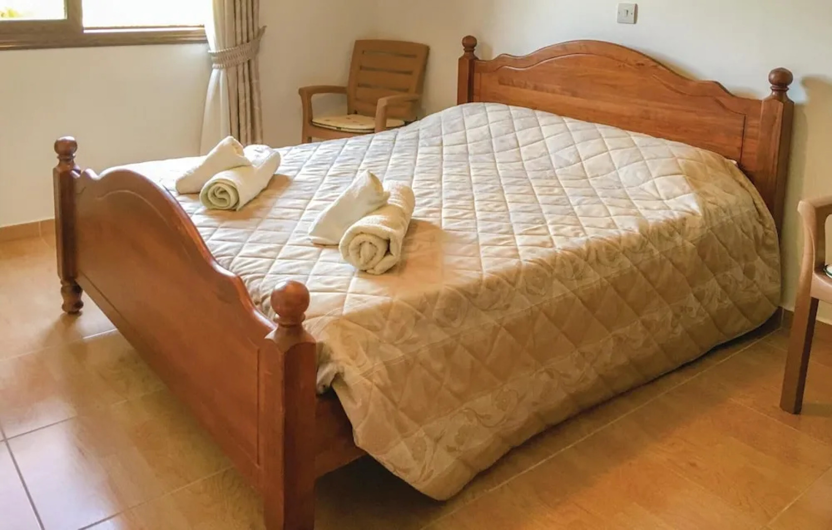 Beautiful Home in Maroni Lamaka With Wifi and 4 Bedrooms