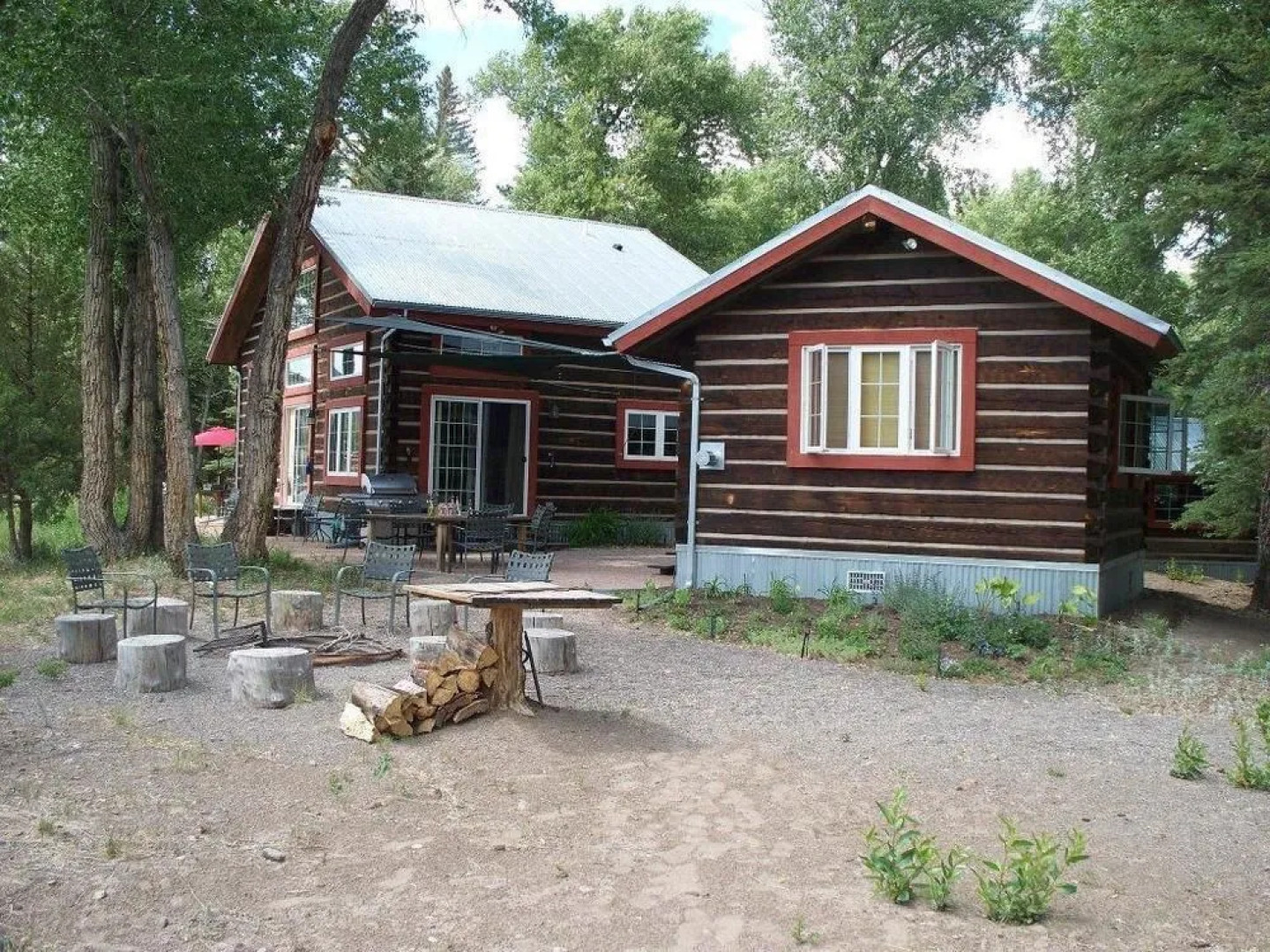 Riverside Meadows Cabins