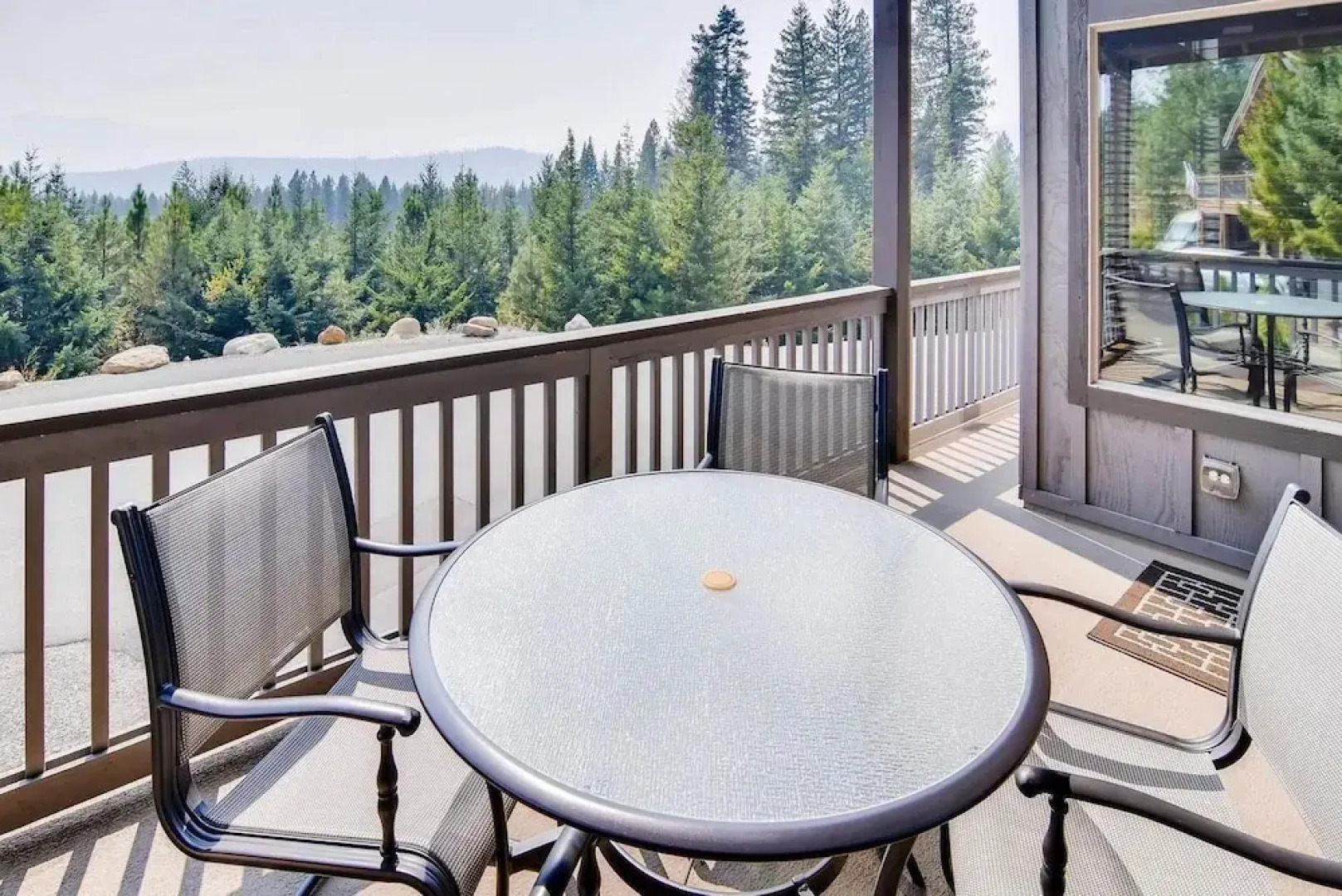 Roslyn Ridge Retreat