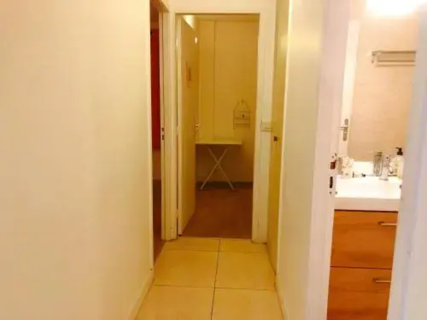 A Simple Bedroom In A Shared Apartment 20 Min To Paris Center