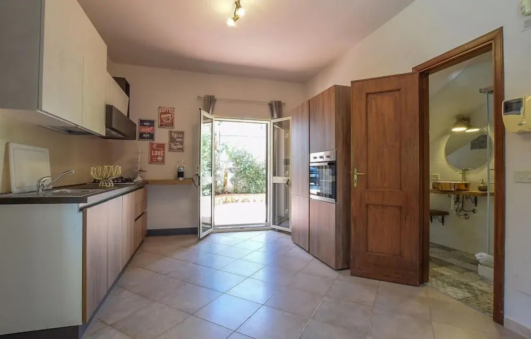Nice Home in Altavilla Milicia With Jacuzzi, Wifi and 4 Bedrooms