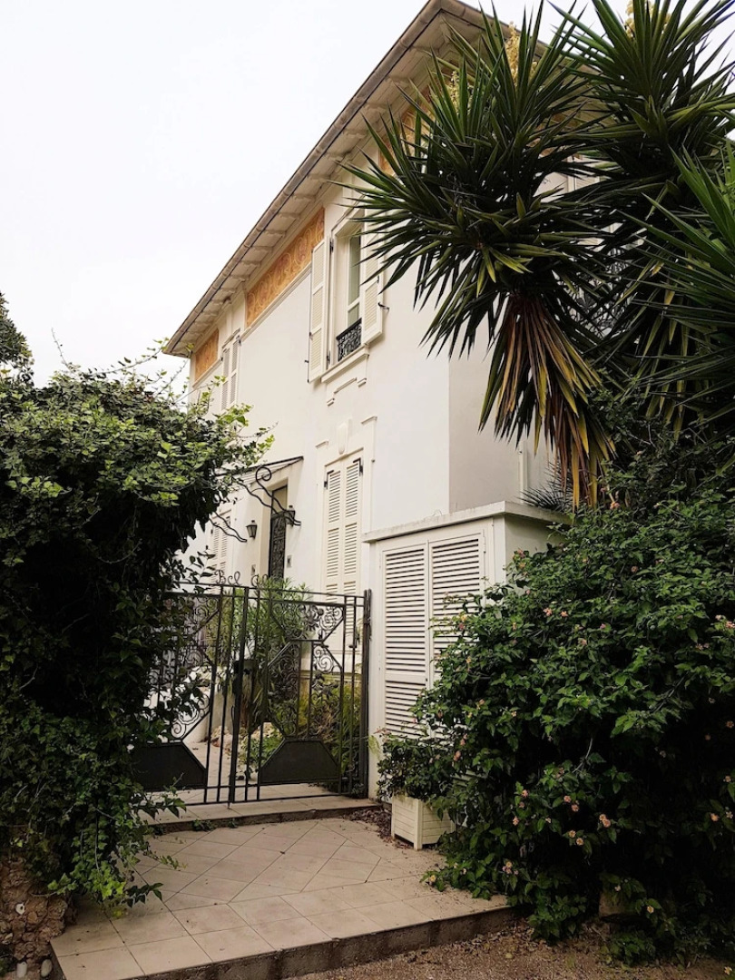 Apartment With one Bedroom in Menton, With Furnished Balcony - 300 m From the Beach