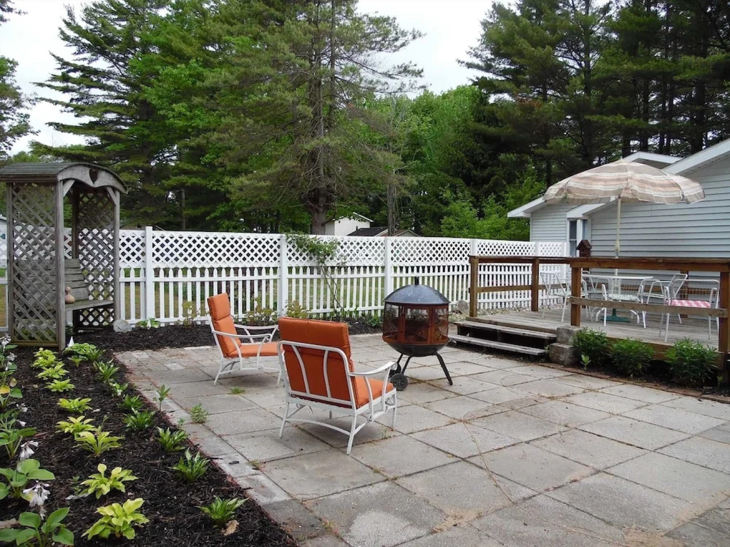 East Tawas Rustic Retreat - 3 Br Home