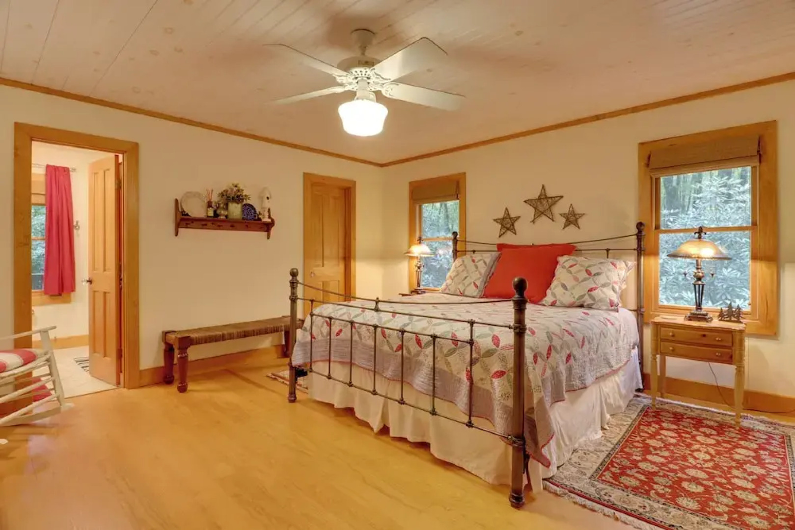 Creekside Family Retreat by Waterfalls & Hiking!