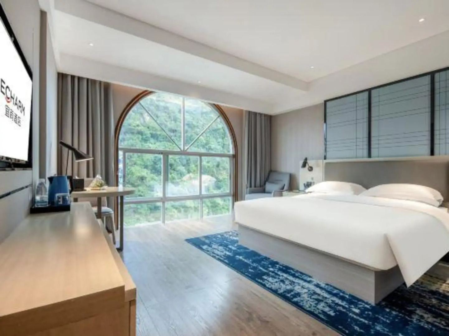 Echarm Hotel (Hezhou Lingfeng Square)
