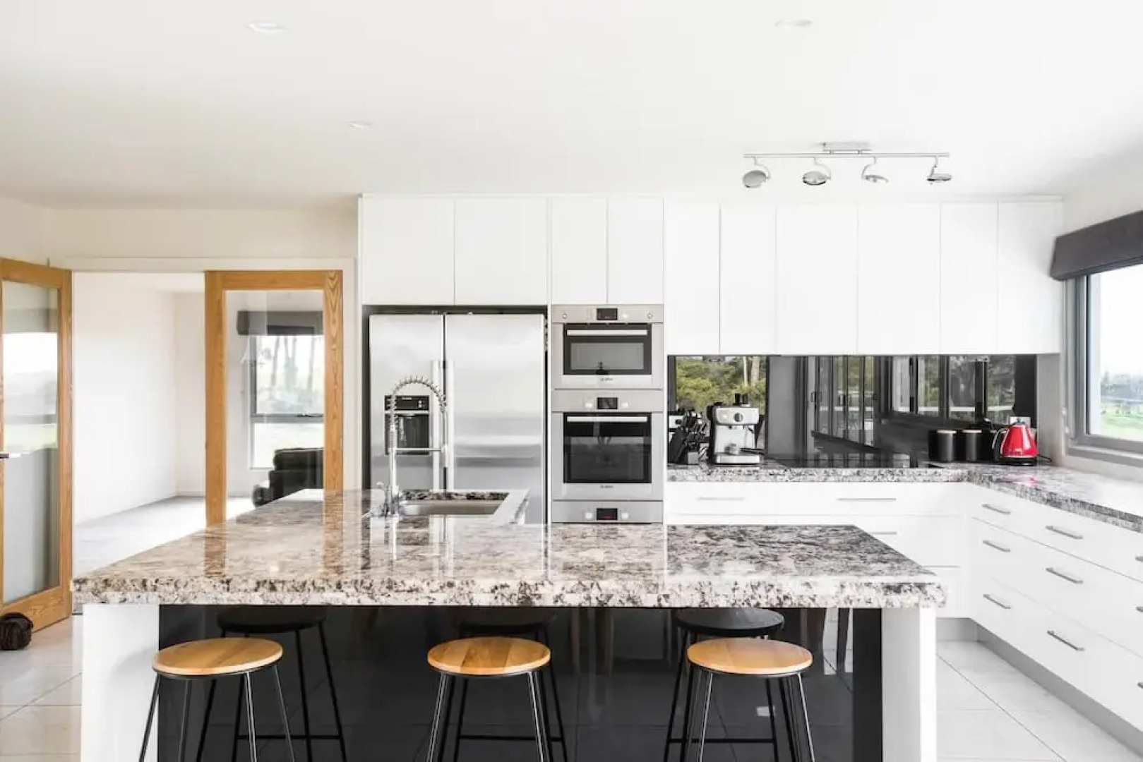 Paradise Point - Tamar Valley Residence with Pool