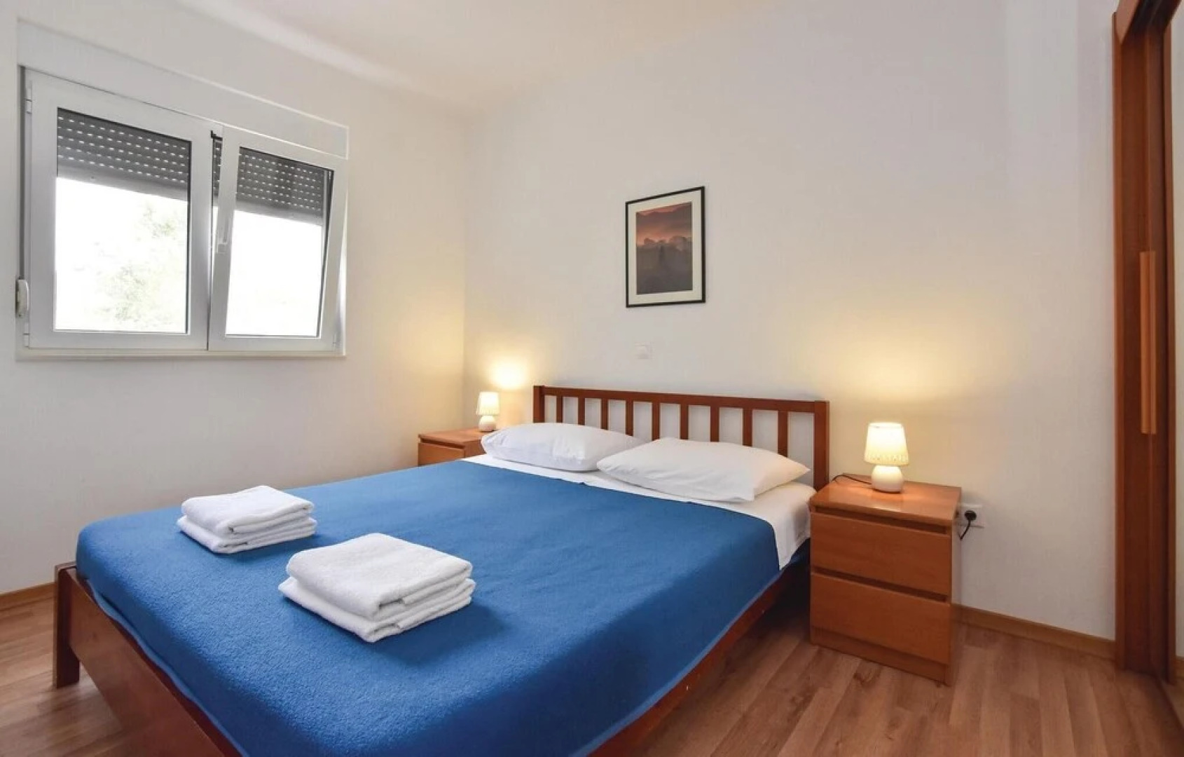 Awesome Home in Duce With Wifi and 9 Bedrooms