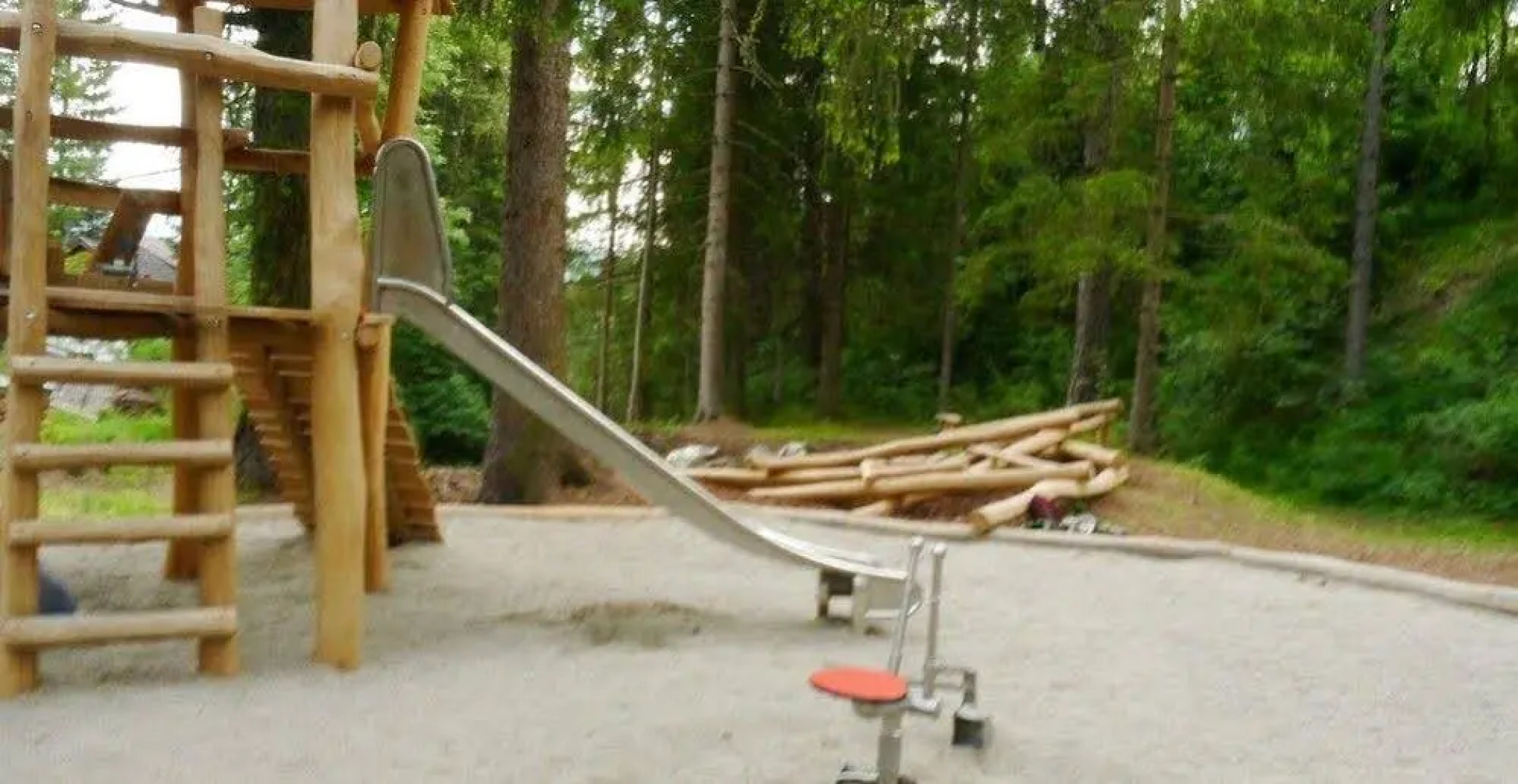 Aparthotel Familiaris - Family Apartments - Pools & Spa in the Dolomites