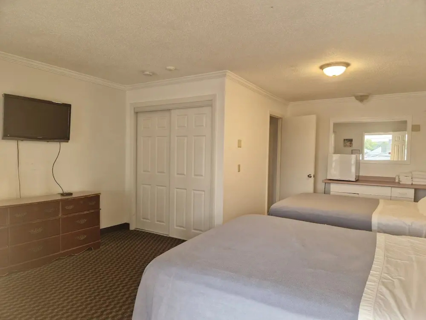 Sandcastle Beachfront Inn