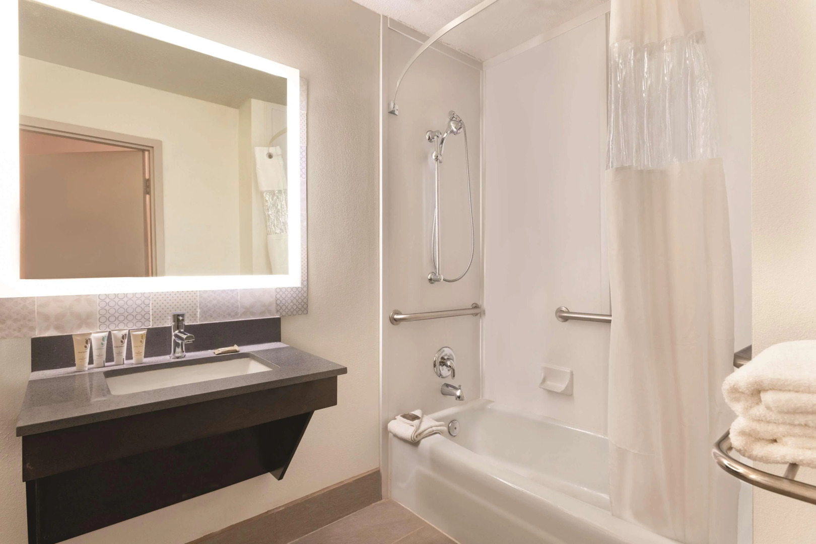 Country Inn & Suites by Radisson, North Little Rock, AR