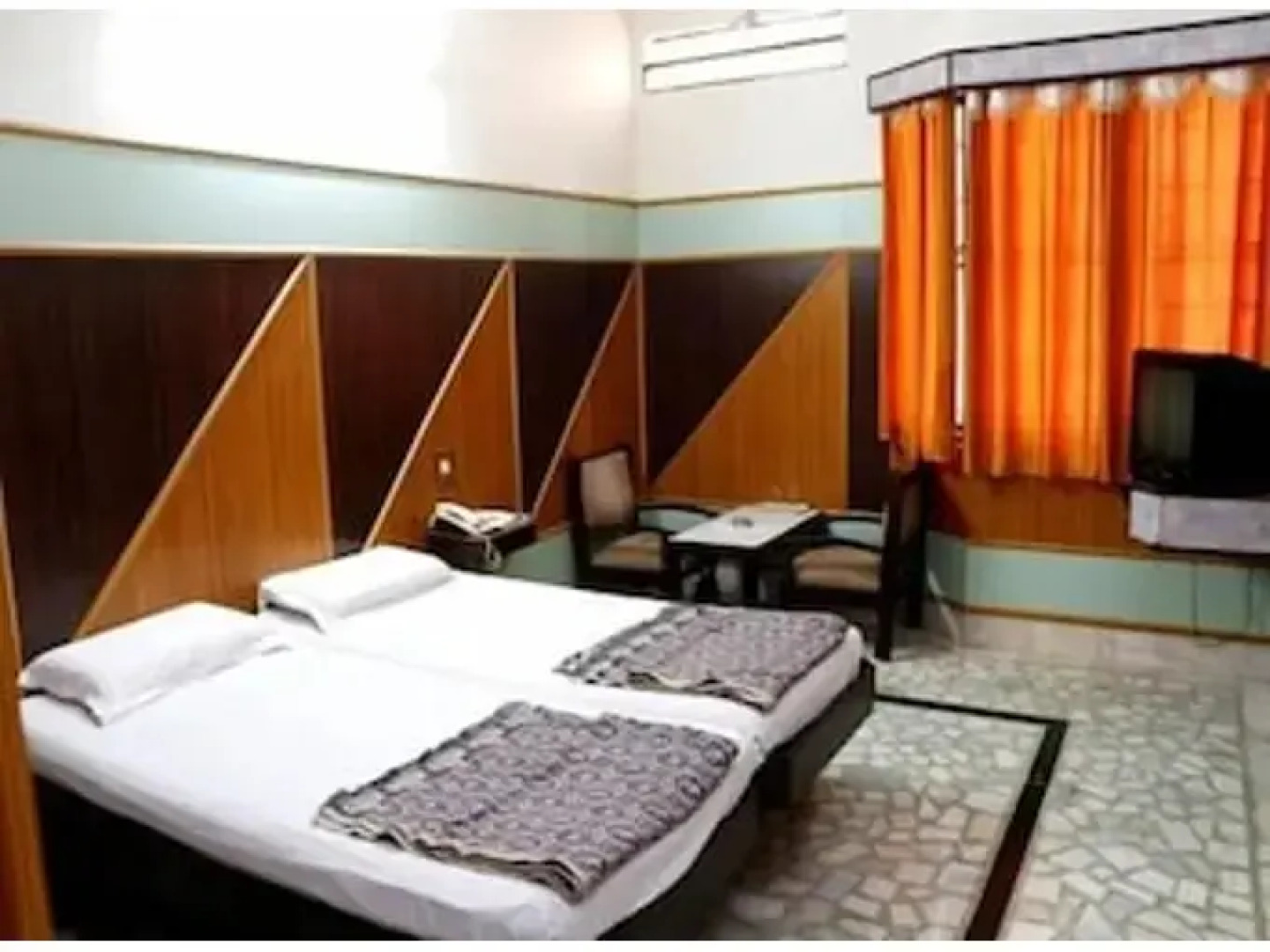 Iroomz Ashoka Comforts