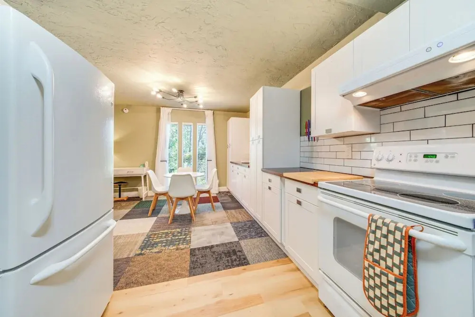 Modern Home Between Seattle, Tacoma & SEA Airport