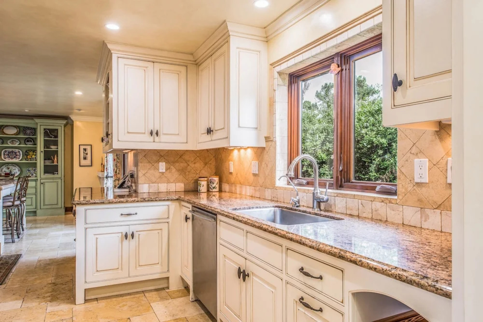 963 Coral Drive Home 3 Bedrooms 2.5 Bathrooms Home